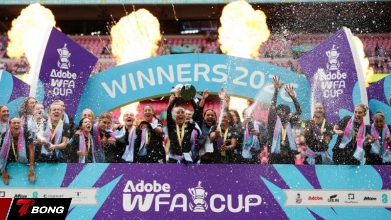 Cú đúp lịch sử đầu tiên của Man City
